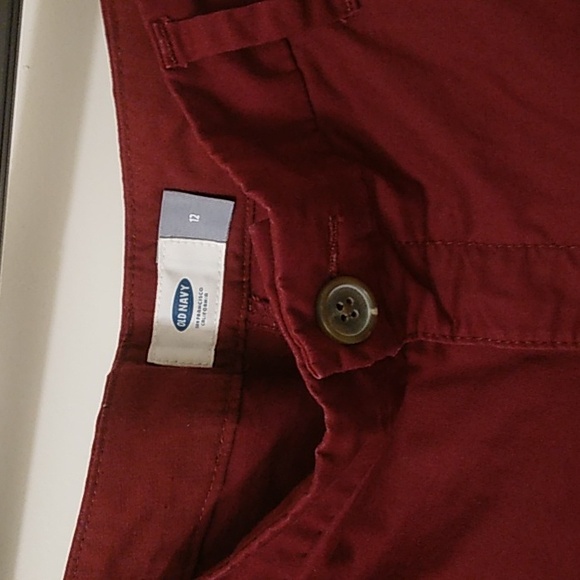 Old Navy NWOT  97% cotton 3% spandex. Color is maroon - Picture 3 of 3